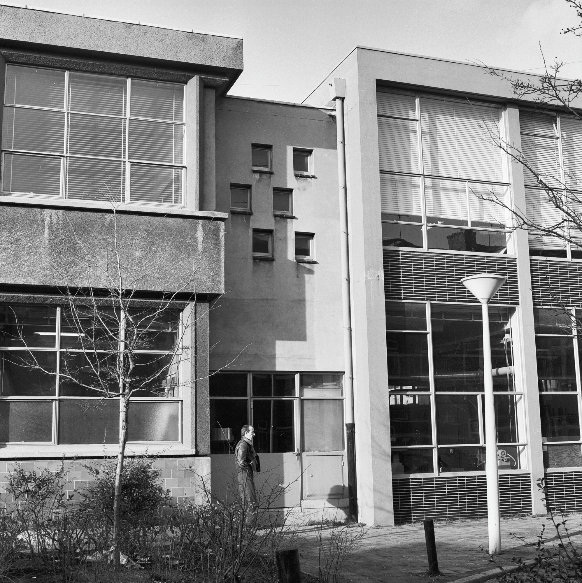 Nieuwbouw_en_oudbouw_Ambachtschool_-_Groningen_-_20093528_-_RCE